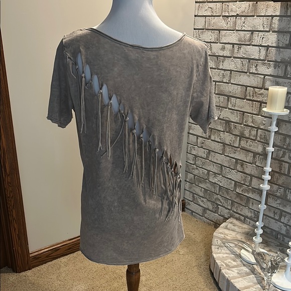 Daytrip top with fun back! - Picture 2 of 11